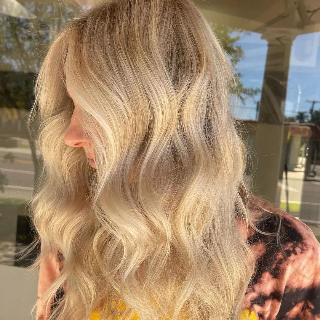 Sunny Blonde. Dimensional blonde. High ombré. Natural roots. Balayage/ombré